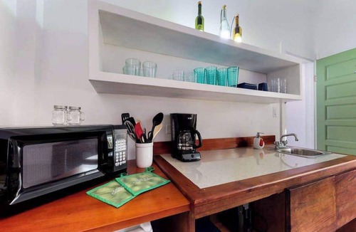 Caye Caulker Apartment | Tropical studio w patio, WiFi, AC - steps to the sea, water taxis & restaurants