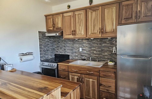 Hopkins Apartment | VBI3 Clean studio condo - Pool, close to the beach, AC, hot water, and wifi