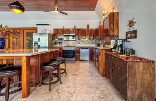 San Pedro House | Villa Anil Mar ~ Stunning Caribbean Views. Beach, Pool, Kayaks, Caretaker.