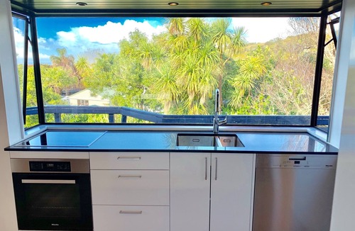Oneroa House | Waiheke Island Oneroa Great location close to wedding venues & village Sleeps 10