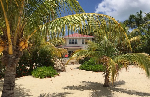 Placencia House | Walk to Village Beach Front Modern Home with Pool and Privacy