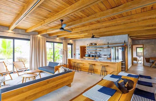 Placencia Villa | Waterfront villa with splash pool, private terrace, beach access & WiFi