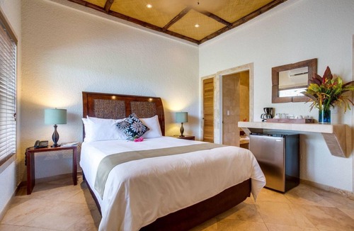 Placencia Resort | Well-Appointed Single Room w/Private Patio & Wireless Internet