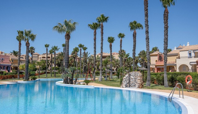 Ático Dúplex Jardines de Zahara: Piscina Compartida, Terraza Privada y Wi-Fi in Zahara de los Atunes