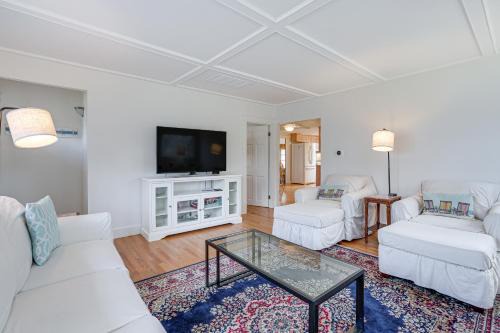 1 Mi to Beach! Family Gloucester Gem w/Yard in Gloucester