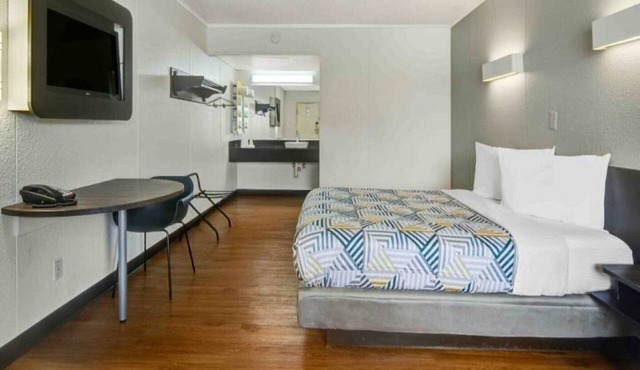 1 Queen Bed | Non-Smoking in LIMA