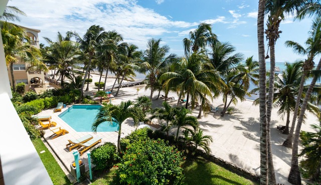 10% OFF ON STAYS OF 7 NIGHTS OR MORE ! AMAZING BEACHFRONT PROPERTY.
