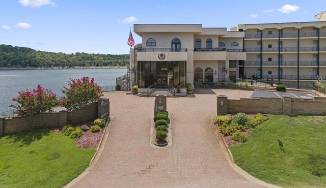 2 Bedroom Lake View Villa - Unit 405 in Ridgedale