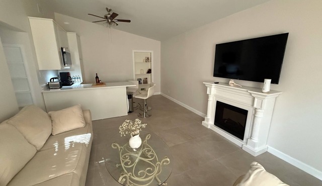 2-bedroom secondary suite in lovely Sarasota in Sarasota