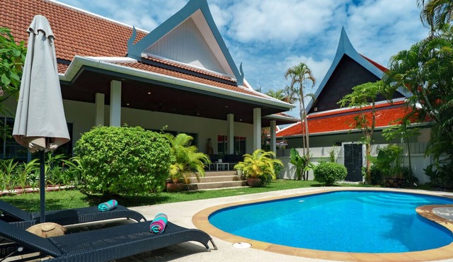 2 bedrooms pool villa and 1-bedroom bungalow with pool in Tambon Rawai