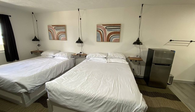 2 Queen Beds Near Silverwood Theme Park | Room 8 in Athol