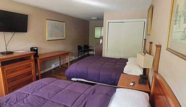 2 Queen Beds Non-Smoking in East Stroudsburg