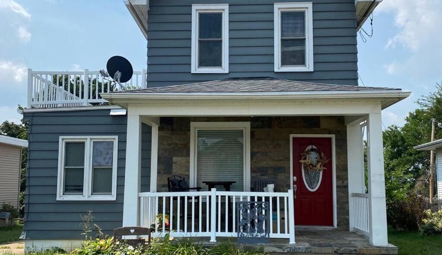 3bed 2bath nestled in cozy Grandview neighborhood in Dubuque