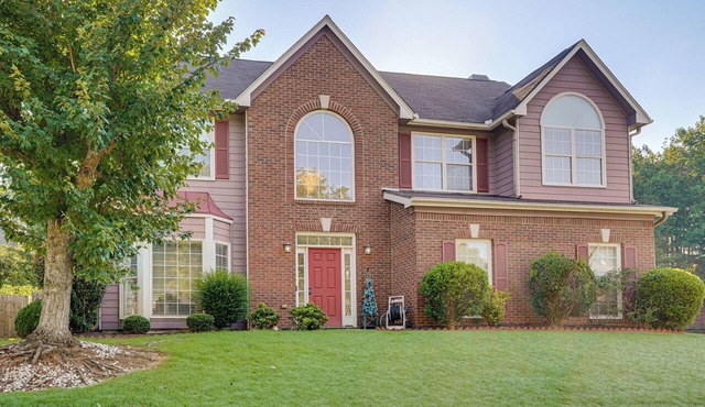4 Mi to Chattahoochee River: Family Home w/Yard! in Roswell