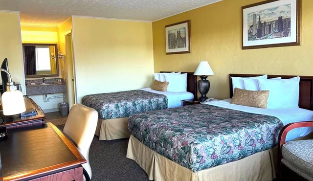 4 Units | Logan Retreat | Hocking Hills Trails | Explore Waterfalls & Caves in Hocking County