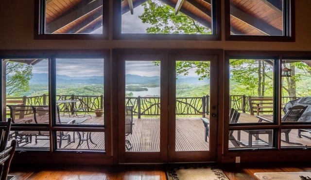 4BR, 3.5BA, firepit, game room in Young Harris