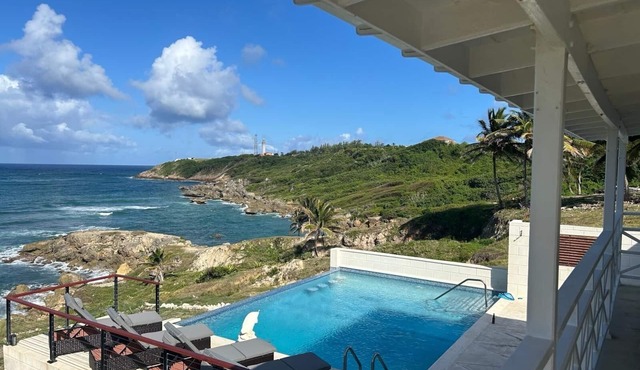 5 bedroom relaxation Oceanfront w/Stunning natural views. 5 bdrms, sleeps 12 in Marley Vale