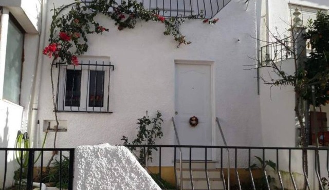 A House just for you. in Avis