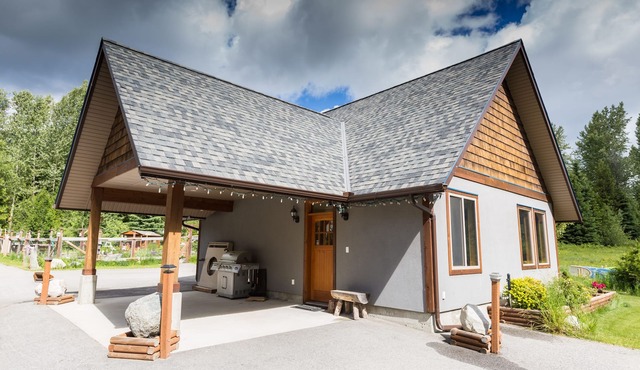 Aladar's Cabin is 2 Minutes Drive to Red Resort in Rossland