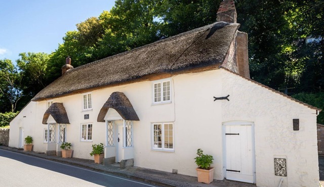 AMY COTTAGE, pet friendly, character holiday cottage in West Lulworth in Wareham