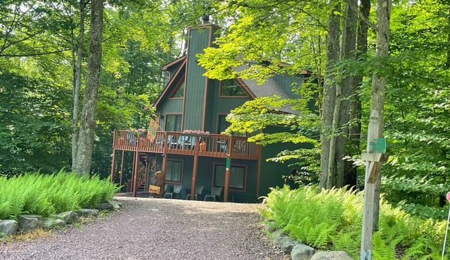 An Ultimate Pocono Lake Retreat Awaits,3 Level home with 4 Bdr, 5 beds & 3 Baths in Arrowhead Lake