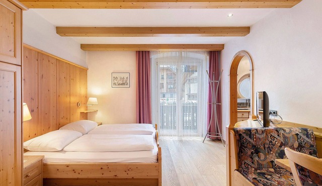 Apartment 'Mupan Genziana Monolokal' with Mountain View, Balcony and Wi-Fi in San Vigilio Di Marebbe