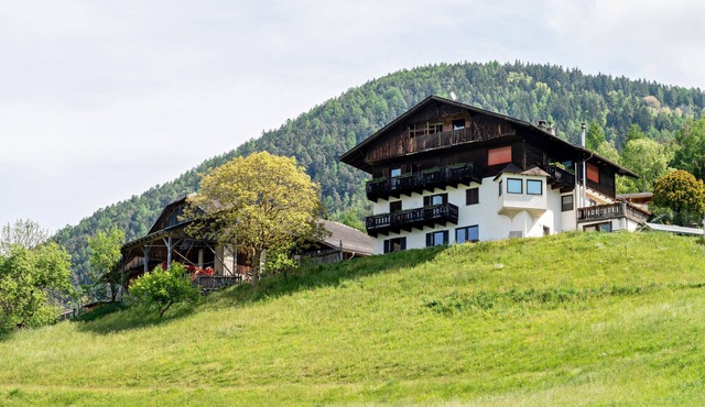 Apartment 'Gatscherhof Abendrot' with Mountain View, Shared Garden and Wi-Fi in Luson