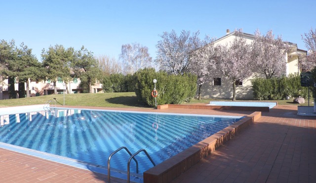 Apartment in residence with private garden and swimming pool for adults and children and tennis in Lazise
