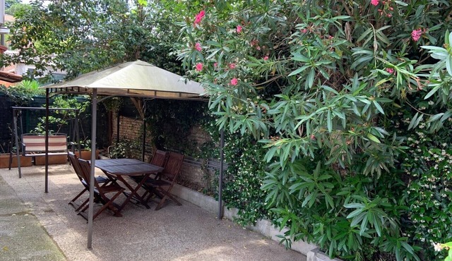 APPIA PARK APARTMENT farmhouse in the countryside 5 min from the Colosseum -Wi-Fi - Parking in Roma
