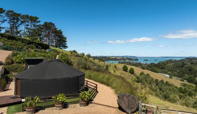 Awaawa Yurts - Papatūānuku in Auckland