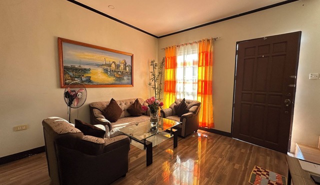 (B) Explore Batangas: Comfortable Townhouse in Batangas