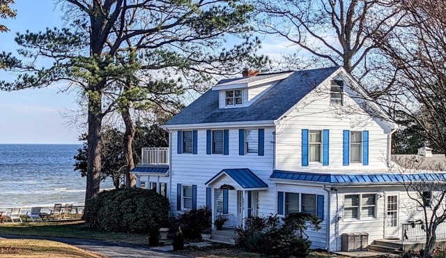 Beach-Front Classic on the Chesapeake Bay in St Leonard