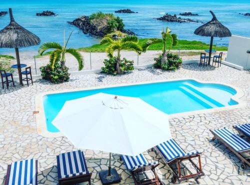 Beachfront Apartment - Superb View in Pointe aux Biches