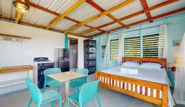 Beachfront cabin with private deck, ocean views & family-friendly vibe