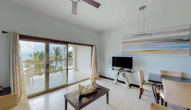 Beachfront condo with ocean views, WiFi, partial AC & shared pool/dock/kayaks