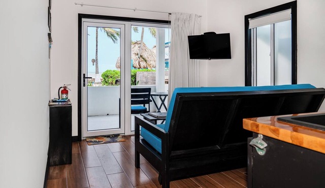 Beachfront Corner Suite | Ground Floor Ocean Views – Aqua Vista Suite 1