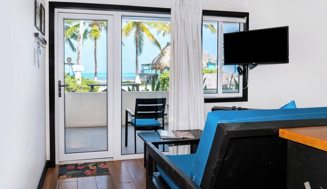 Beachfront Suite with Ocean Views | Aqua Vista – Suite 2
