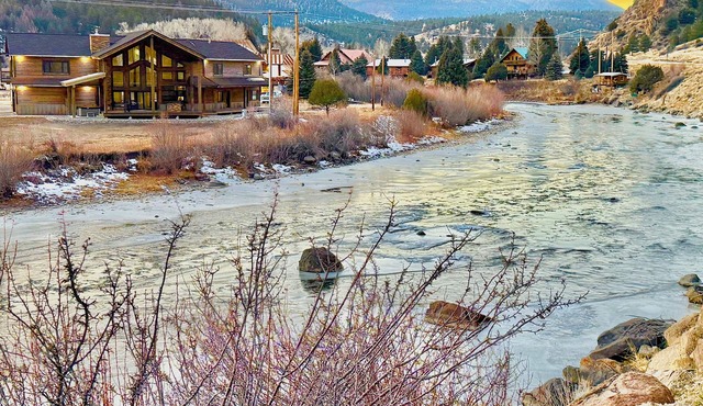 Bear on the River - 4 bedroom tranquil home in South Fork