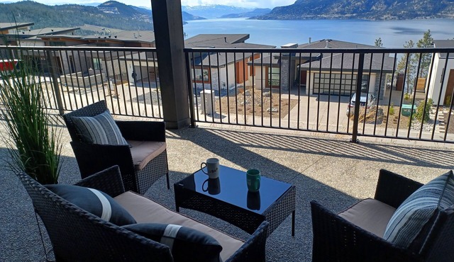 Beautiful 2 bed 2 bath with incredible lake view! in Lake Country