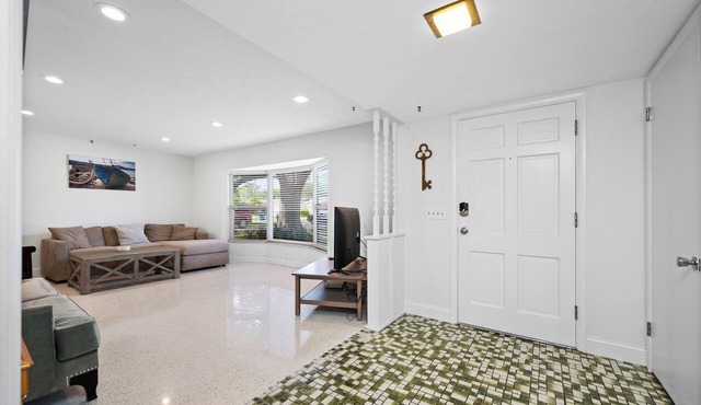 Beautiful 3 bed 2 bath home by park in Clearwater