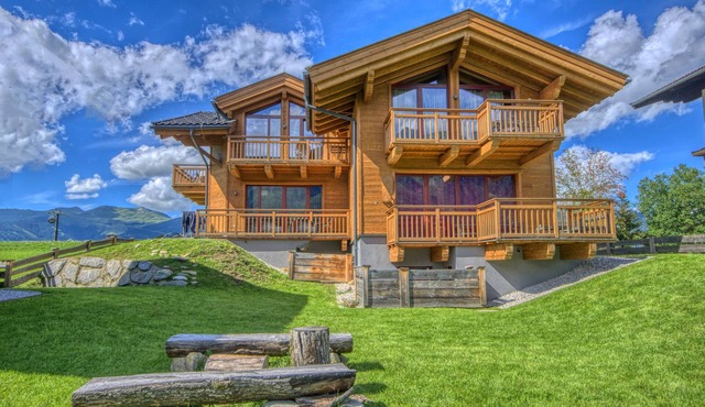 Beautiful Austrian style Chalet at the ski slope in Kaprun
