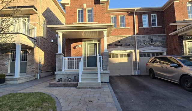 Beautiful three bedroom house in Pickering in Pickering