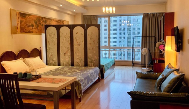 Beijing CBD area luxurious four-person room with two queen-size beds in Beijing