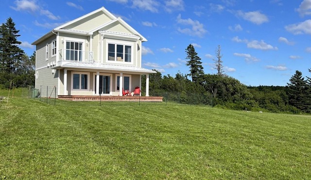 Bela Vista Getaway - Water views, Dreamy Sunsets and Star Gazing. Pet-Friendly! in Long River