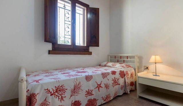 Big and beautiful apartment, 3 bedrooms, 1 bathroom, 2 km from the sea. in Sant'Antioco