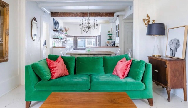 Boutique Apartment - Walk to Westport, Plaza, Restaurants & Streetcar! in Kansas City