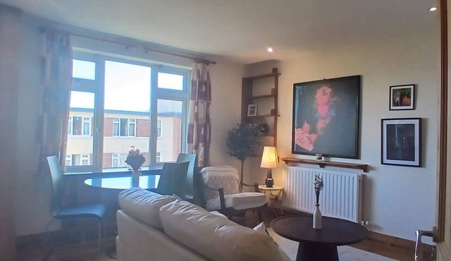 Bright 2BDR Sandymount Apartment Near Sea in Dublin