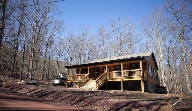 Bright & quiet cabin near mountain attractions in White Haven