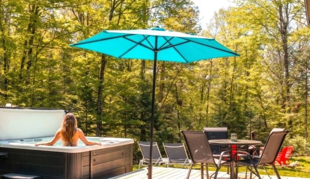 Private Hot Tub | Hiking | Skiing | Roitelet in Argenteuil Regional County Municipality