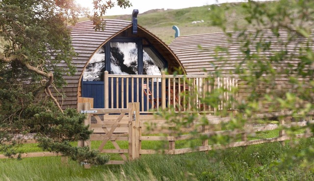 Cabin by Langley Dam with Lakeside Charm in Hexham